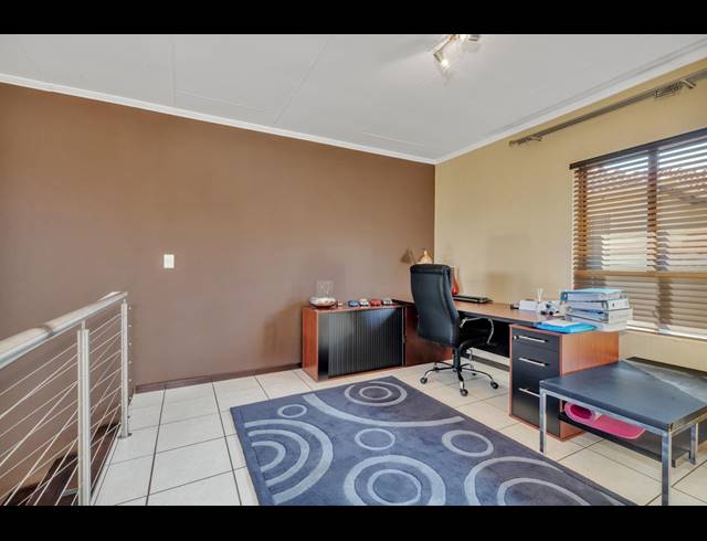 2 BEDROOM APARTMENT TO LET IN SUNNINGHILL